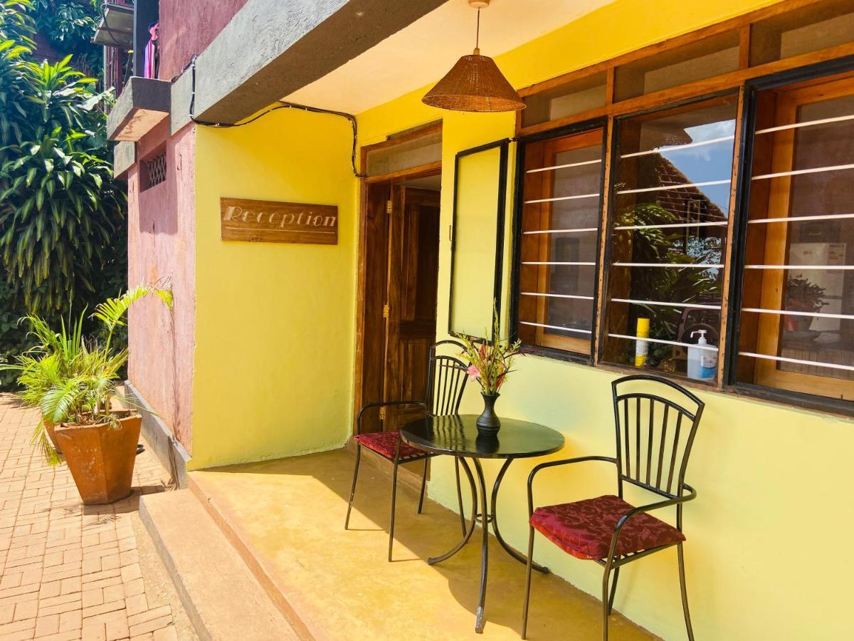 Home Onthe Nile Dorm Джинджа Экстерьер фото